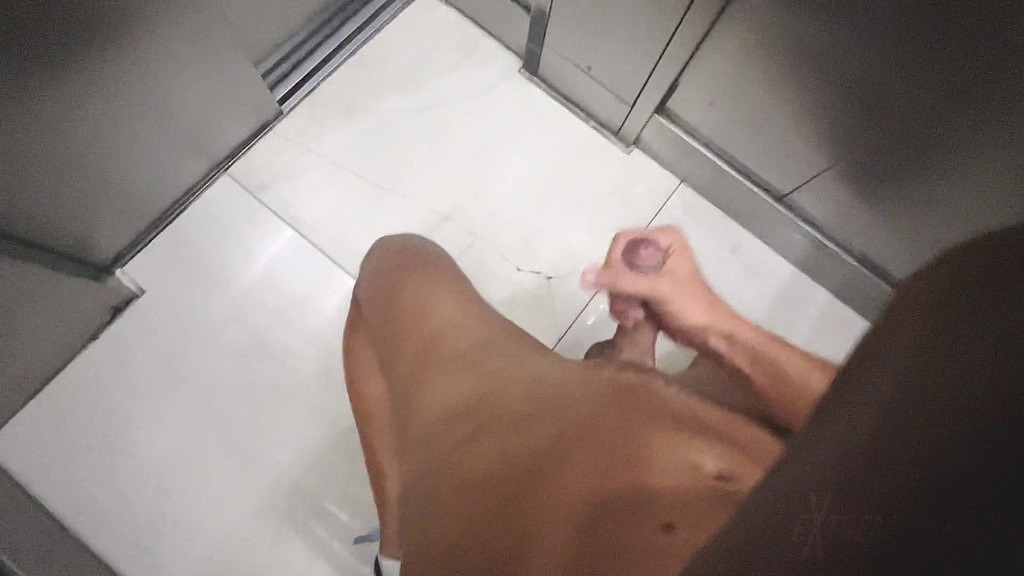 naked cumshot in elevator (Vostrotin) naked cumshot in elevator (Vostrotin)