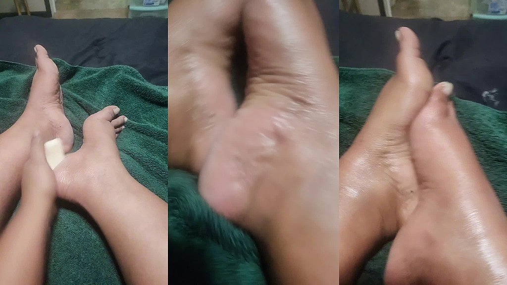 oil my feet (Eva Godiva) oil my feet (Eva Godiva)