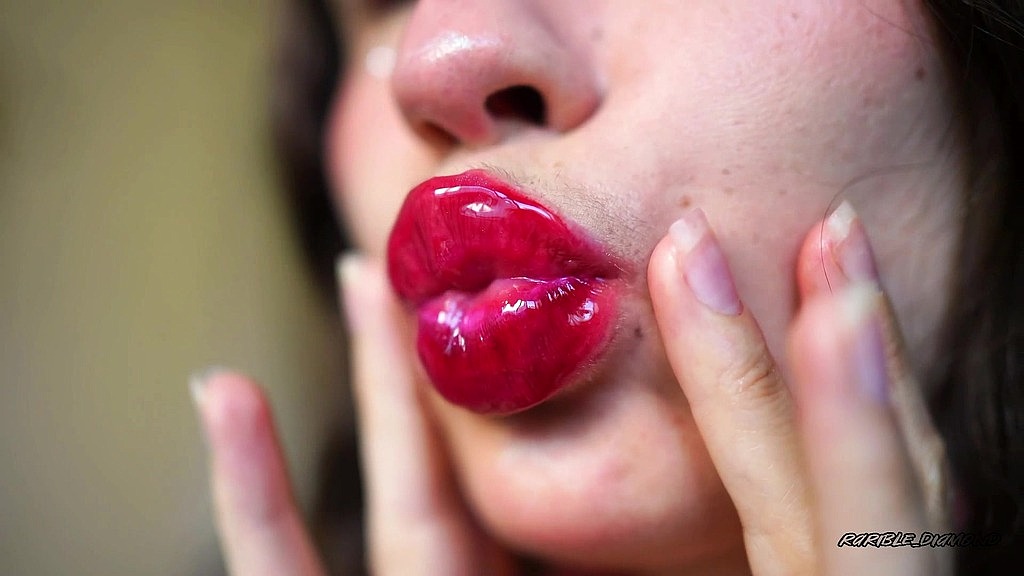 wet red sticky lipgloss kiss (Rarible_Diamond) wet red sticky lipgloss kiss (Rarible_Diamond)