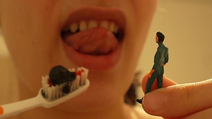 Giantess Girl and teeth