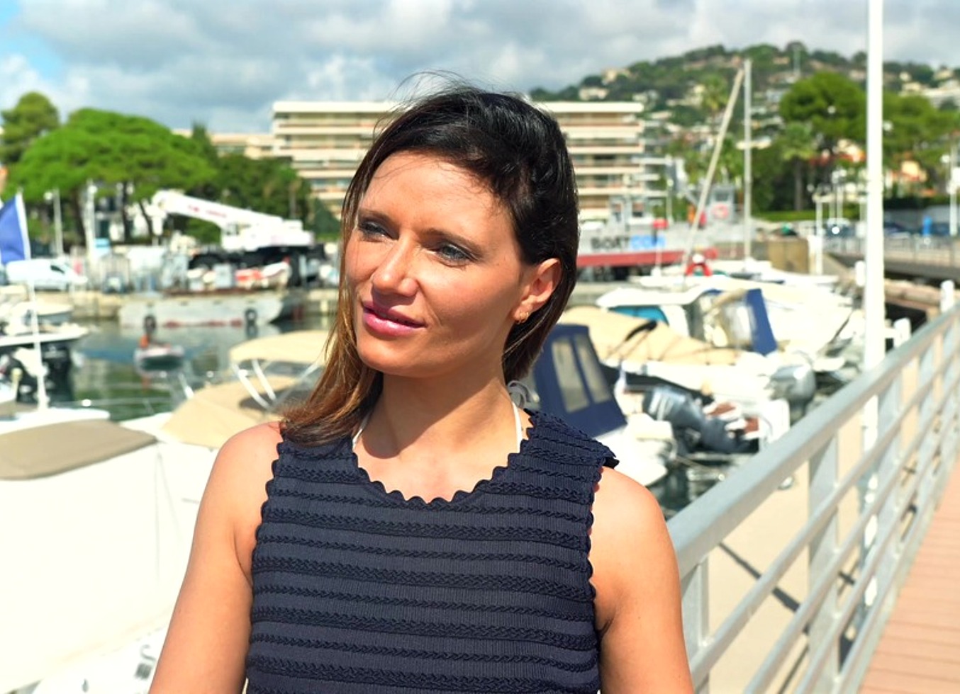 Kimberley Veut Baiser Avec Un Mec Pour Son Mari Voyeur