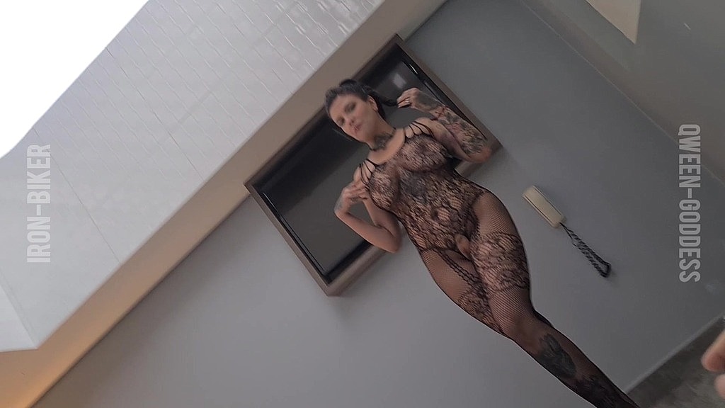 Qween Goddess, Iron Biker: неслухняна дівчина кинула дупу на першому побаченні... (AnalVids.com) the naughty girl gave up her ass on the first date... (Qween Goddess, Iron Biker)