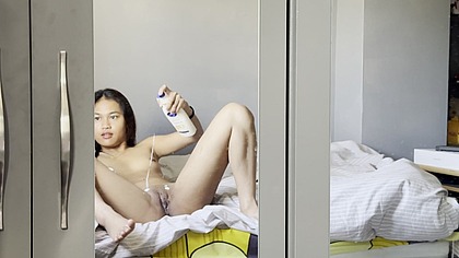 I'll fuck my hairbrush! Emma P 18yo thai teen