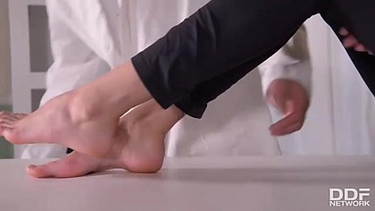 foot fetish horny doc sucks hot babe s yummy toes (Lyen Parker, Choky Ice)