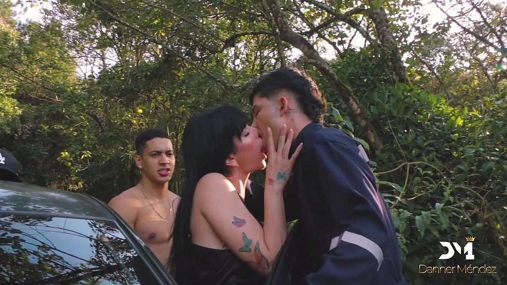 ninfomane scopa il suo amante e il meccanico su un mendez pubblico e yenifer chacon (Yenifer CHP, Danner Mendez, Maxx Betancur) nymphomaniac fucks her lover and the mechanic on a public-danner mendez & yenifer chacon (Yenifer CHP, Danner Mendez, Maxx Betancur)