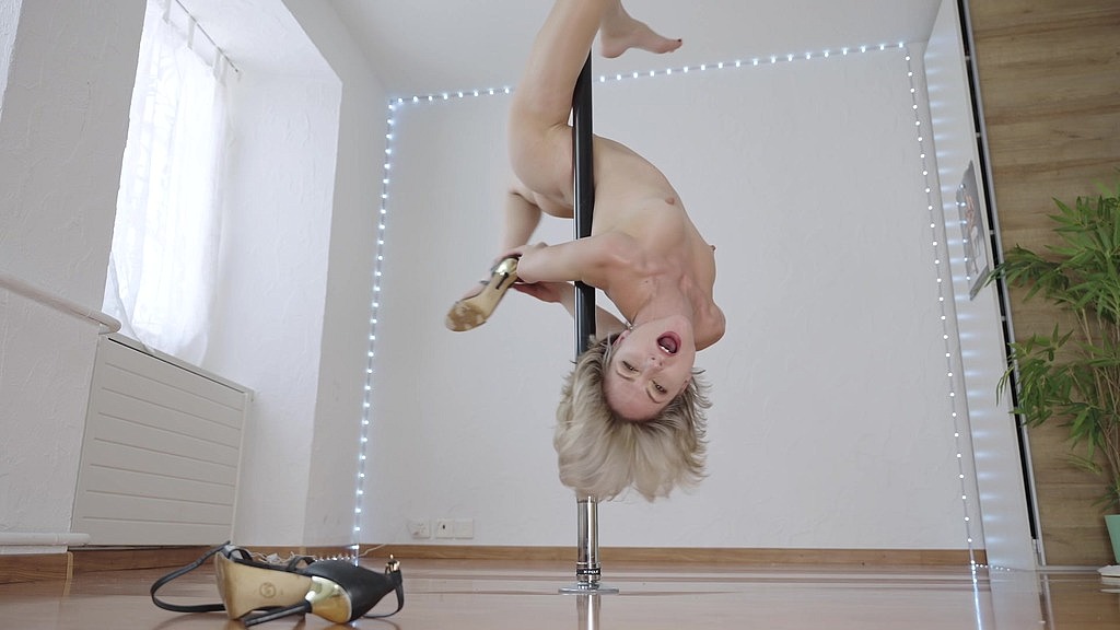 piedi sgradevoli pole dance fetish suole adorano la masturbazione (Miss Daisy Diamond) nasty foot pole dance fetish soles worship masturbation (Miss Daisy Diamond)