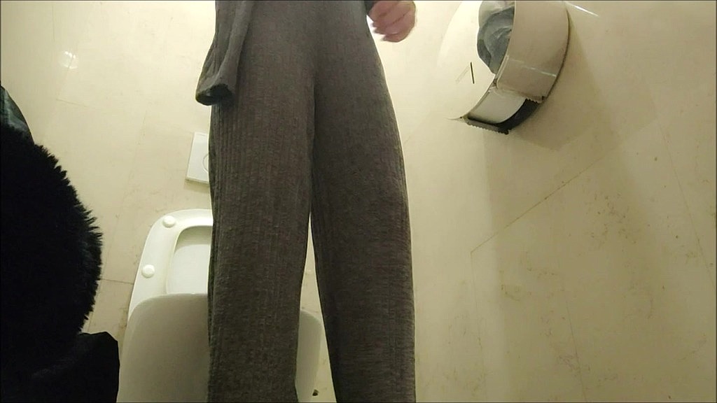 public bathroom (Blackwidow, Chantal channel) public bathroom (Blackwidow, Chantal channel)
