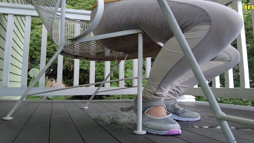 ami mercury pissing her yoga leggings after run (Ami Mercury) ami mercury pissing her yoga leggings after run (Ami Mercury)