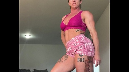 Pose Pose Pose with Simone Steele