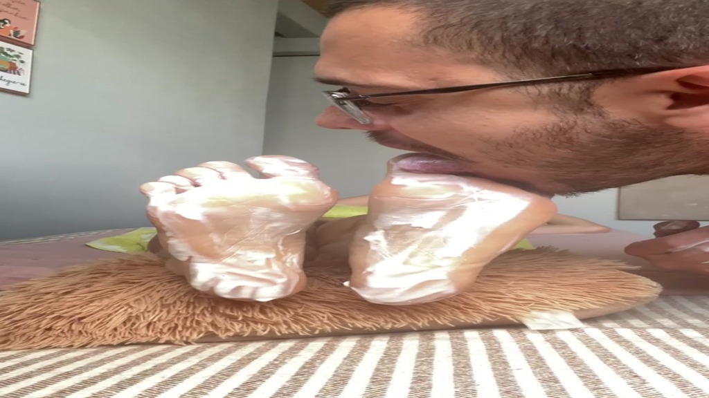 marido passa chantilly e chupa as solas dos meus pes ! esposa heyya