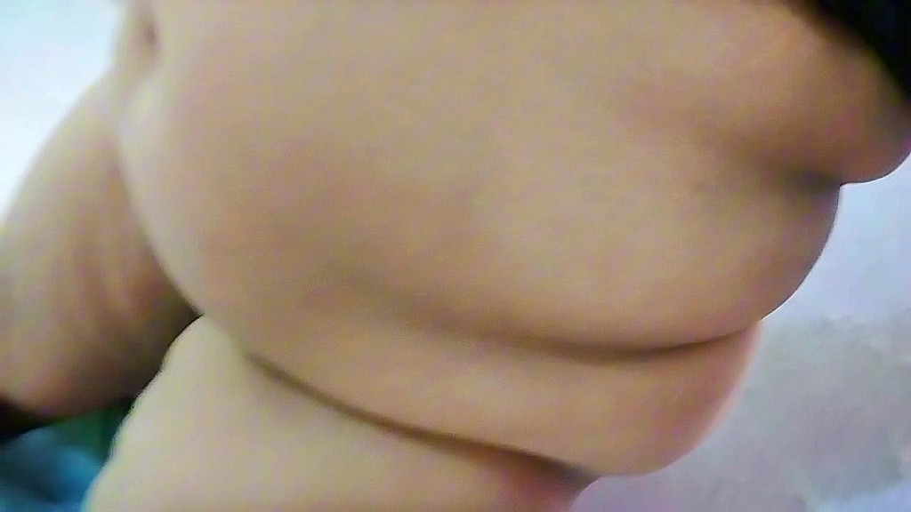 مكالمة فيديو مع صديق زوجي بينما هو ليس في المنزل (Hotanippe) مكالمة فيديو مع صديق زوجي بينما هو ليس في المنزل (Hotanippe)