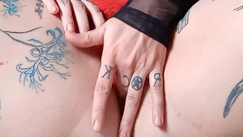 gostosa se exibindo e esfregando os labios ate gozar - com audio (Barbie Tatuada) gostosa se exibindo e esfregando os labios ate gozar - com audio (Barbie Tatuada)