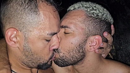 Putaria nas cabines entre gays - 03