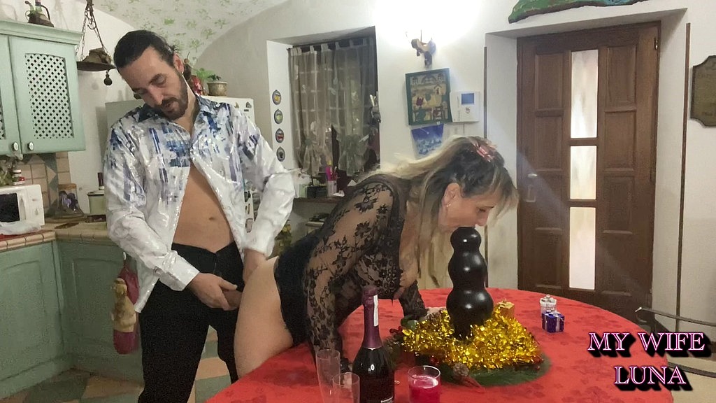 Luna Green, Markus Green: the best way to end the year is to open luna s ass before dinner (AnalVids.com) the best way to end the year is to open luna s ass before dinner (Luna Green, Markus Green)