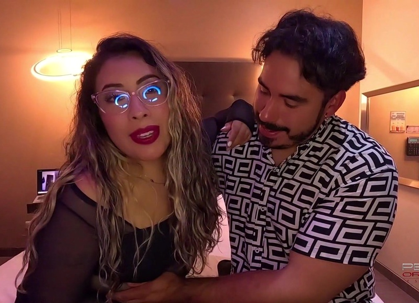 Cazando Actrices: Cantante, Madura Y Puta