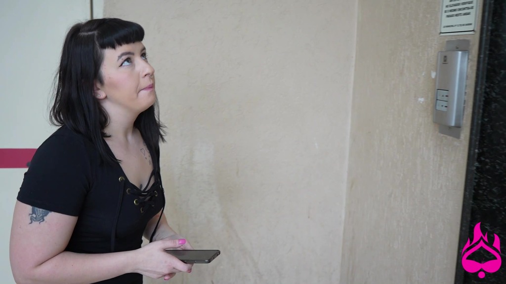 my neighbor came to fix my tv and ended up shoving his bbc in me