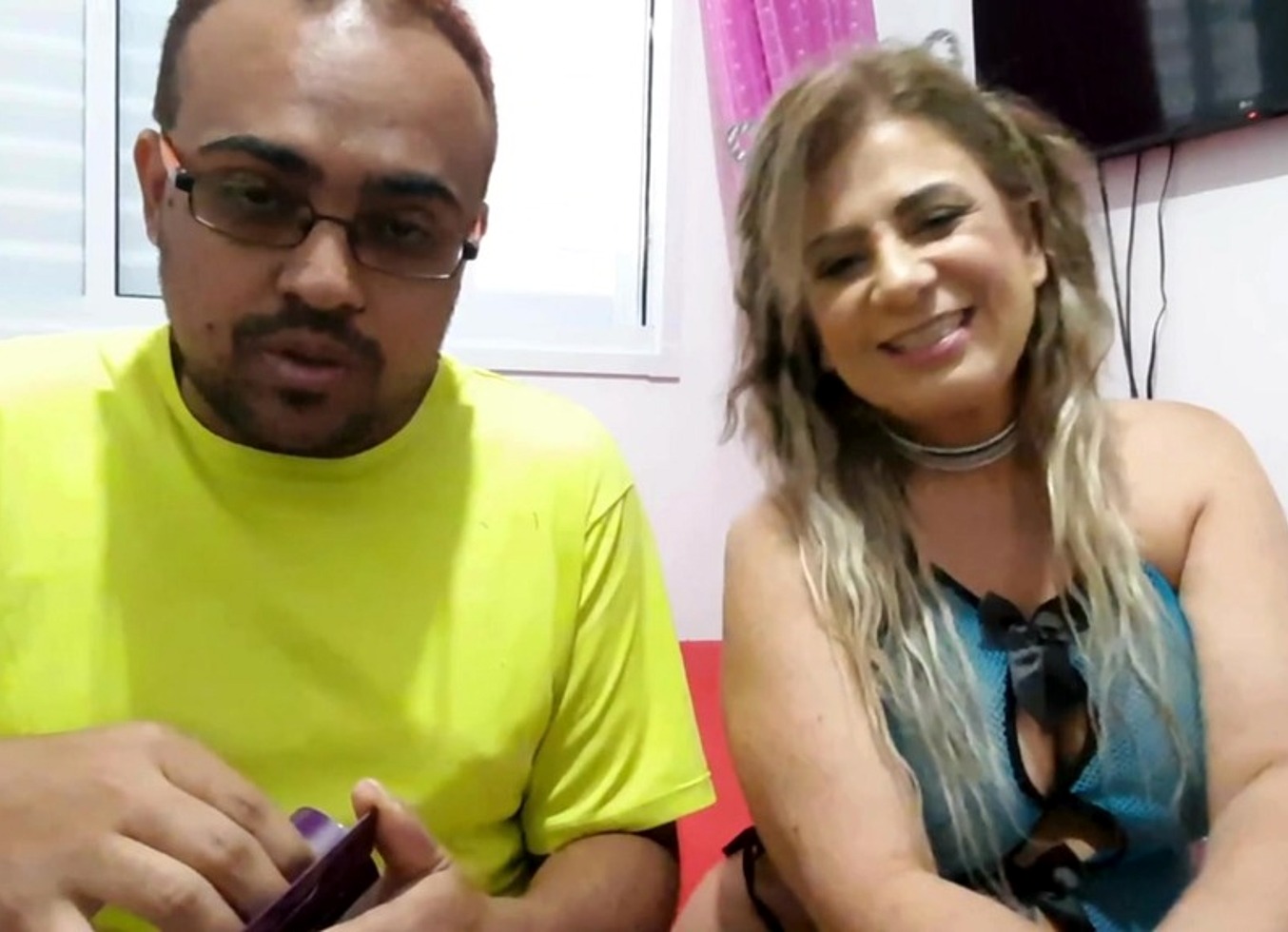 Solteira Ja Ha Algum Tempo E Bem Disposta A Aproveitar O Maximo Sua Nova Fase Na Vida, Nao Desperdicou A Oportunidade Que Estava Tendo De Estar Ali No Sitio Sozinha Com