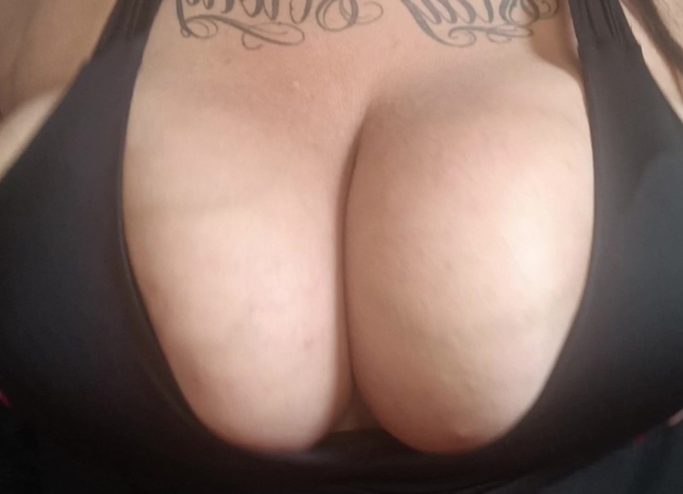 Brincando Com Seus Peitos Enormes - Mary Jhuana