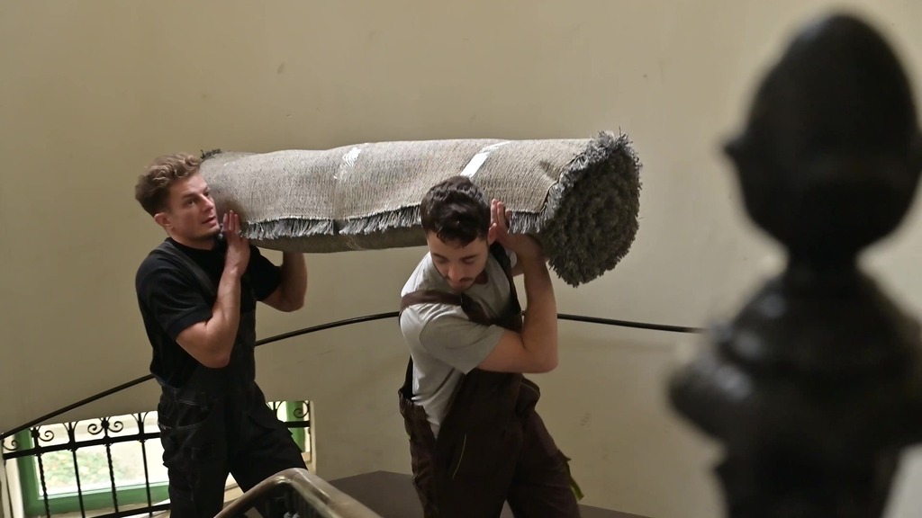 ravenous babe alice ross tempts delivery guys into giving her deep dp action gp3388