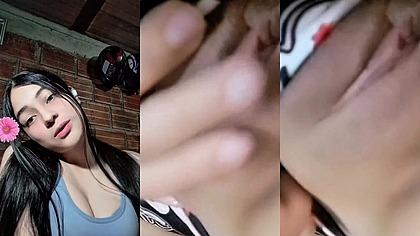 Yuliethgomez se mssturba y se Toca las tetas