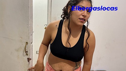 Mi mejor amiga tuvo una fantasia de follar con el medico de su pueblo, asi que hicimos un roleplay que fue tan gustoso que se exito e hizo un squirt