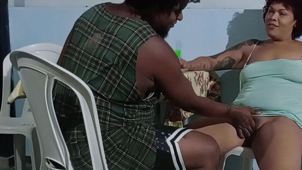 camera de seguranca flagra puta se exibindo so pra ganhar tatuagem nova (Grazy Sapeca, Bruno Sapeca) camera de seguranca flagra puta se exibindo so pra ganhar tatuagem nova (Grazy Sapeca, Bruno Sapeca)