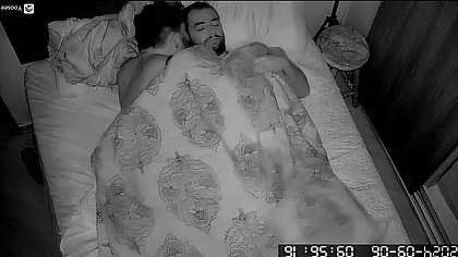 Uma boa sacanagem para comecar o dia, esses machos nao perdem oportunidades.