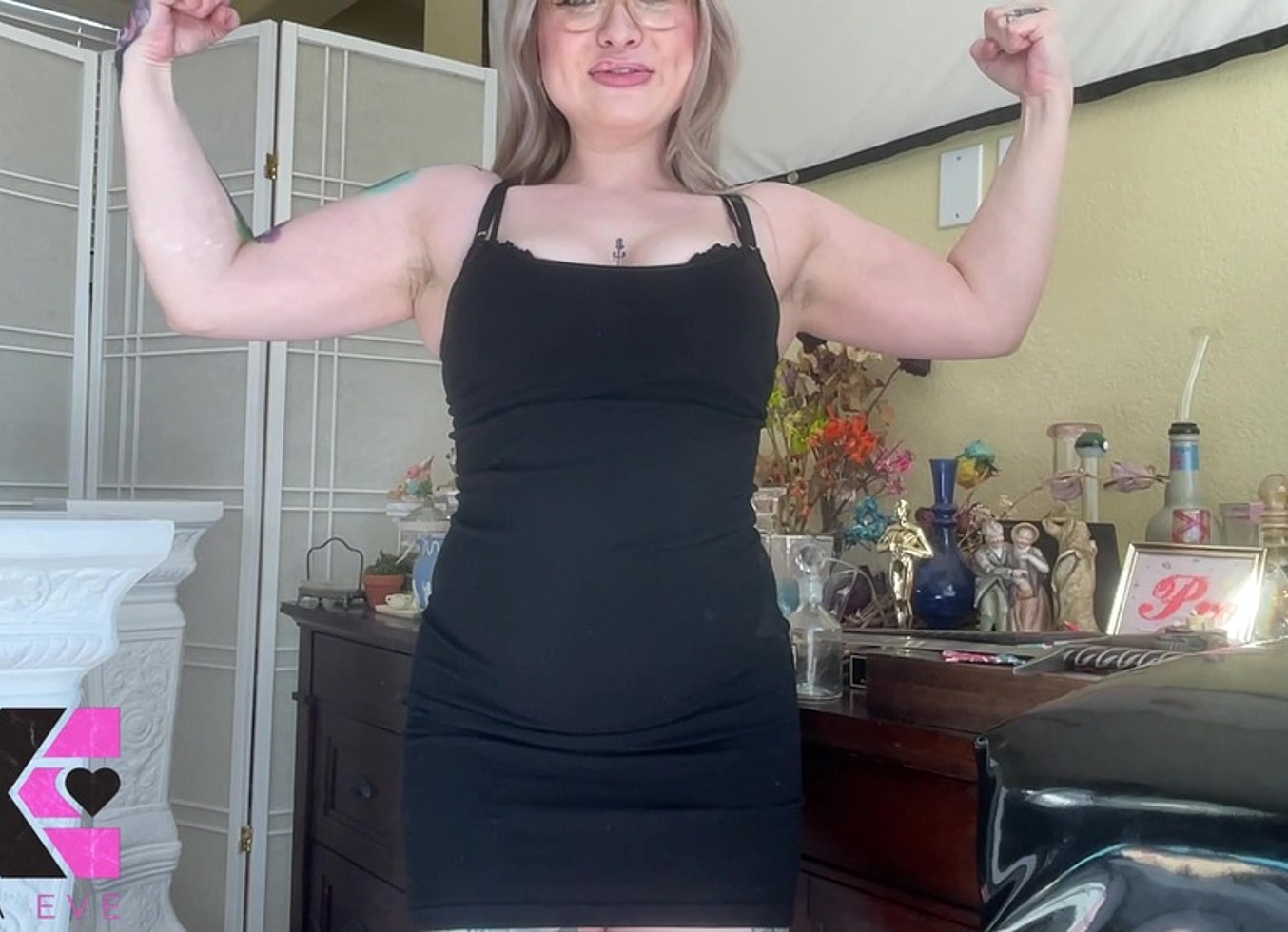 Watch Me Flex These Arms & Ass In Slow-Motion