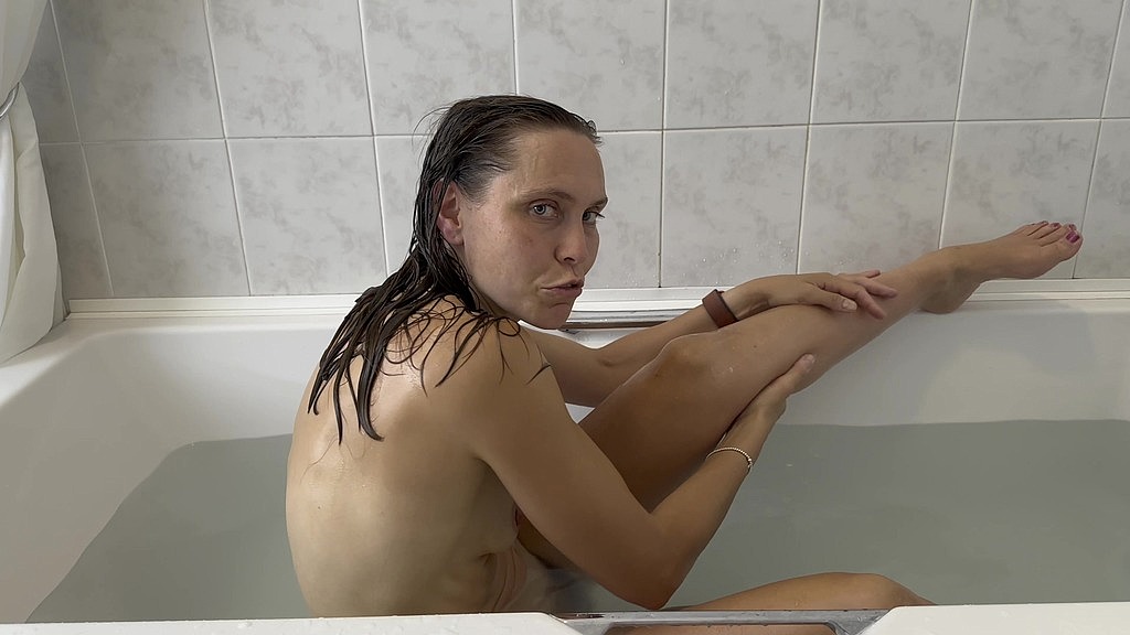 nice and smooth in the bath! (Wamgirlx) nice and smooth in the bath! (Wamgirlx)
