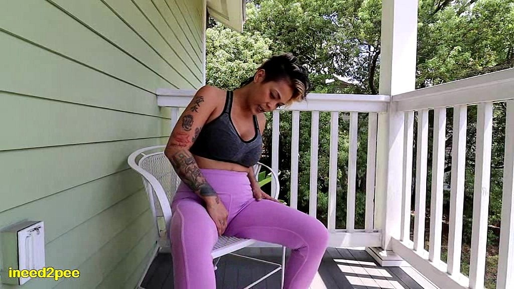 loosey lu wetting pink yoga pants on balcony (Loosey Lu) loosey lu wetting pink yoga pants on balcony (Loosey Lu)