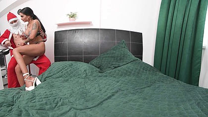 Santa Claus came to Suzzi Eis with a dick in her pussy