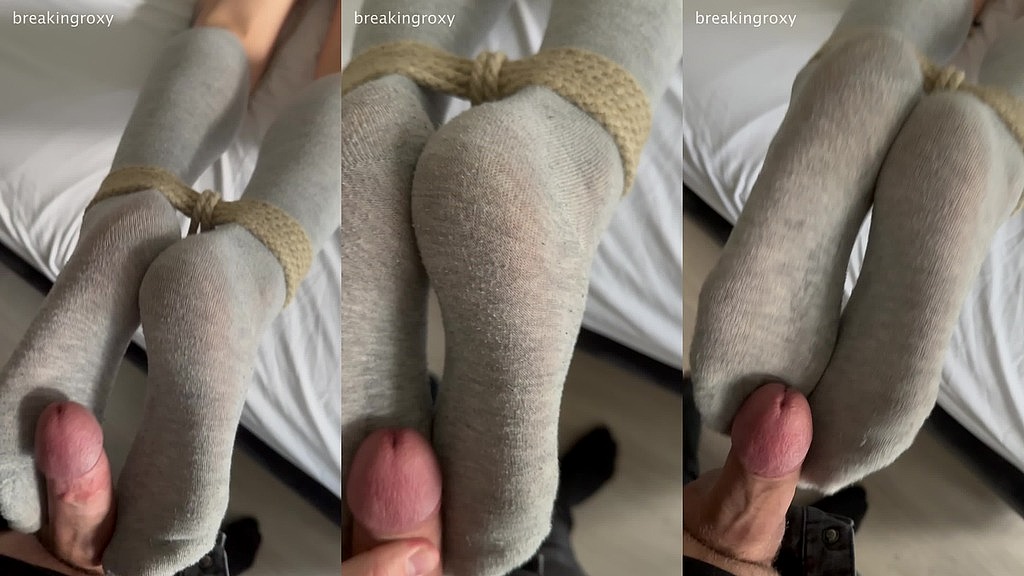 using her feet to get off (Roxy the Brat, TrystsandTurns) using her feet to get off (Roxy the Brat, TrystsandTurns)