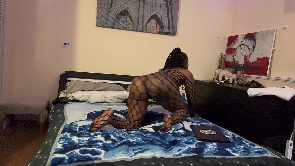 oiled booty in fishnets cleaning asmr (Marrijanee) oiled booty in fishnets cleaning asmr (Marrijanee)