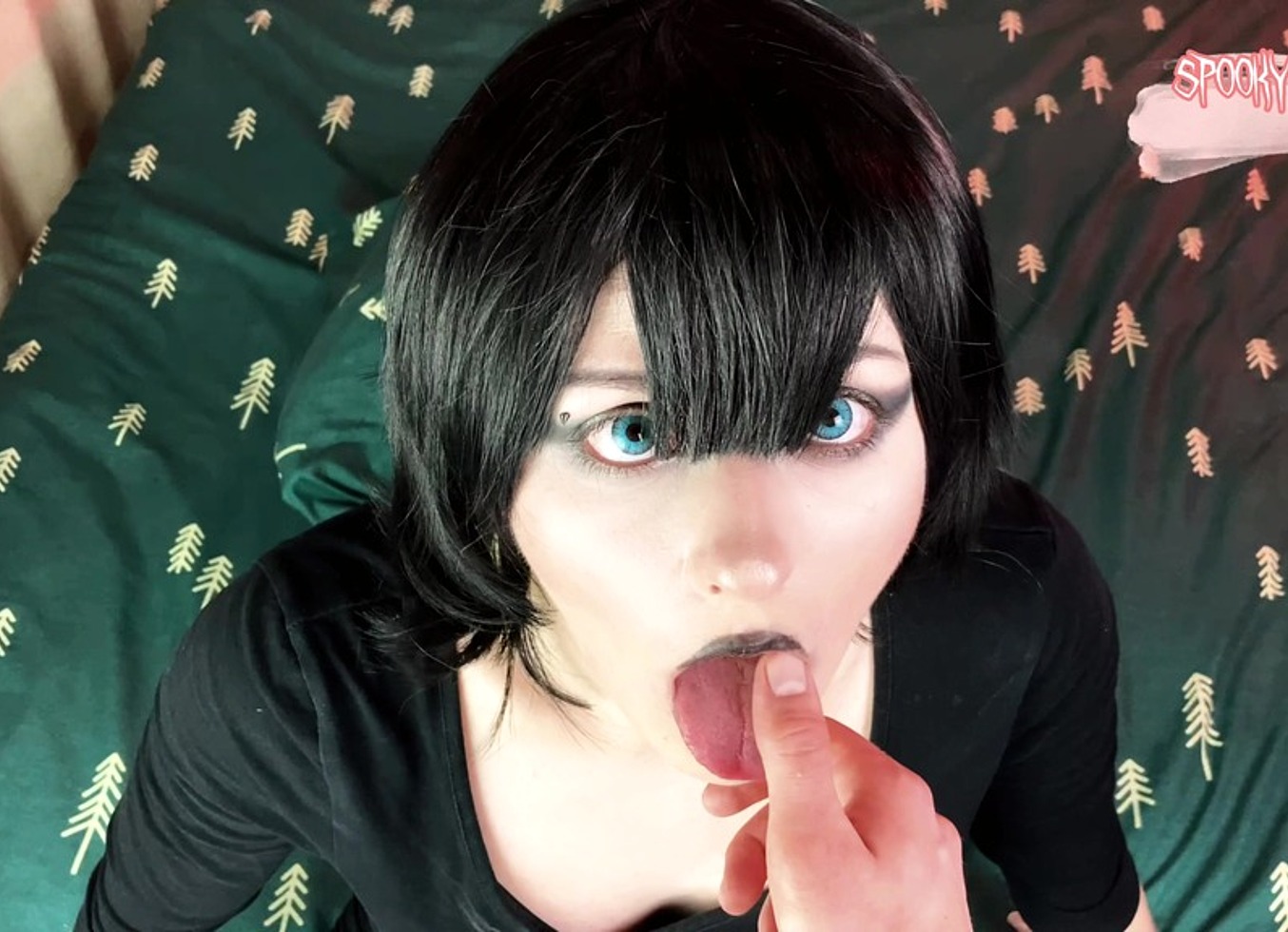 Vampire Mavis Dracula Lets You to Play with Her Cold Tongue
