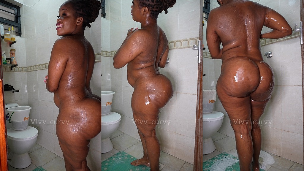 душ з великими сідницями. (Vivv_curvy) big booty shower. (Vivv_curvy)