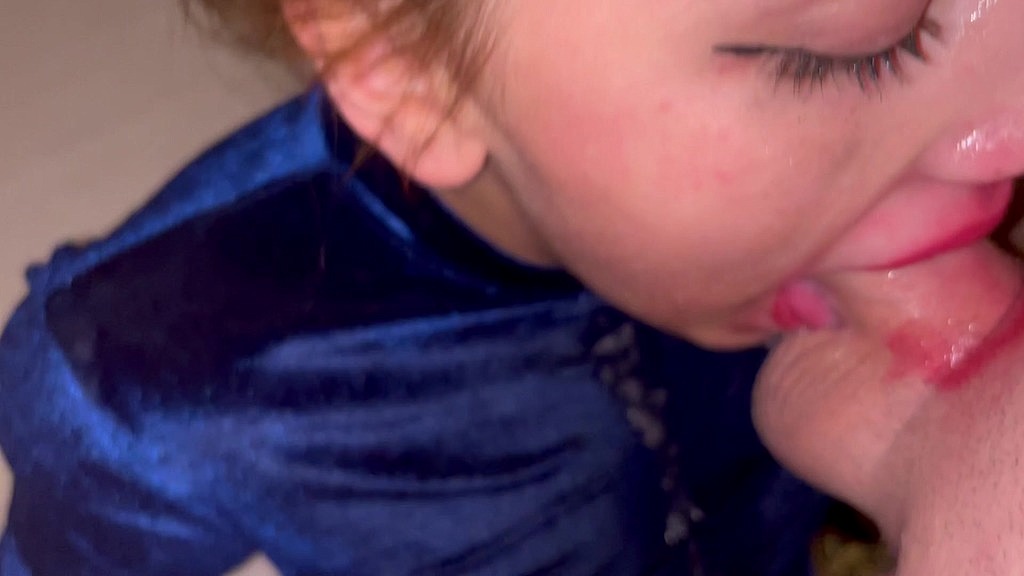 verry hot ! she put her make up so i can piss on her -very sloppy deepthroat! (Raxxxbit, Pornellia) verry hot ! she put her make up so i can piss on her -very sloppy deepthroat! (Raxxxbit, Pornellia)
