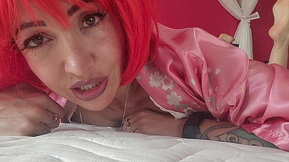 ChantalChannel - la bella italiana parla sporco, squirta e piscia- squirt feet and dirty talk