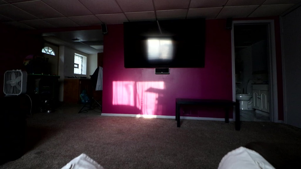 кончи, шлепни свой член по этим подошвам