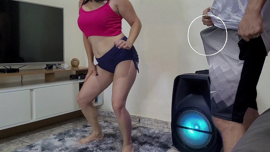 Minha Linda si è messa a ballare ed è stata ostacolata in cambio di quella senza camicia (Jennyferpimenta) minha linda enteada dancando e estou obcecado em transar com ela sem camisinha (Jennyferpimenta)