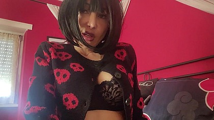 ChantalChannel - sexy italian slave and her lil feet-la schiava gioca con mollette sui piedi per te