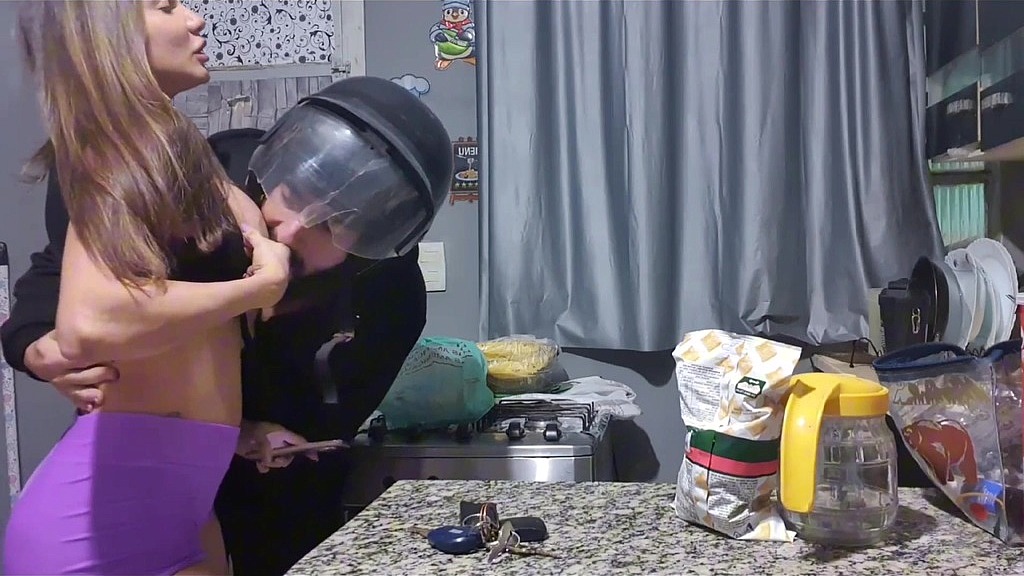 Череп Лео, Б'янка Налді: комісія, що входить до кінця (AnalVids.com) entregador de comida chegou na hora certa (Leo skull, Bianca Naldy)