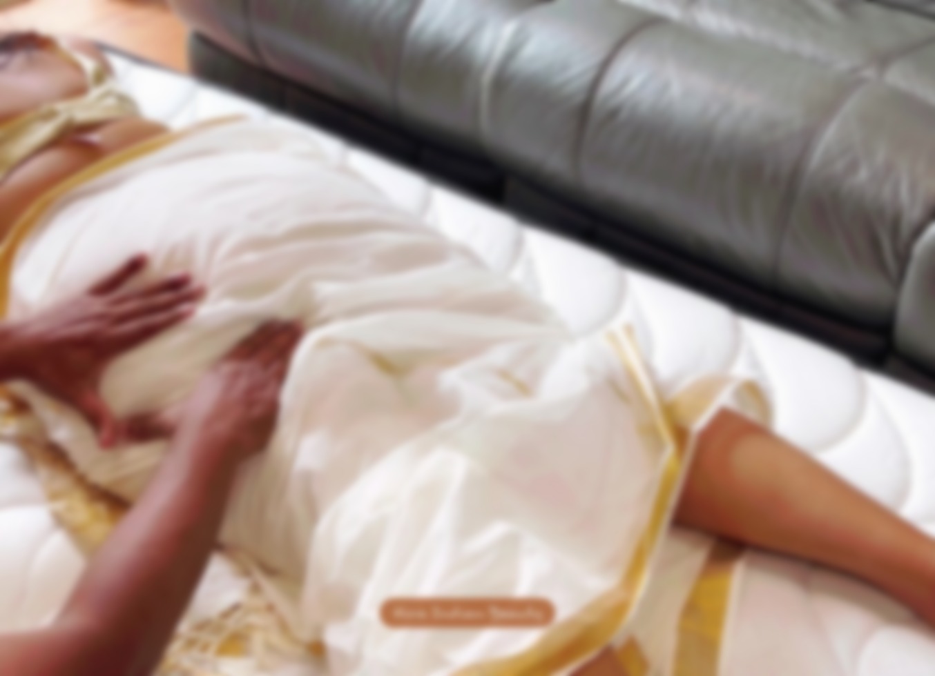 Hot Mallu Wife In Kerala Kasavu Saree Gets Erotic Massage - Big Ass & Thighs Massaged - Loud Moaning