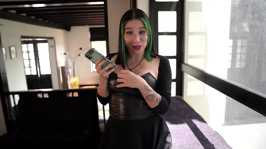 ardiente colombiana de tinder nos vista en la mansion del porno y se masturba en la sala (Natsuki Yokollama) ardiente colombiana de tinder nos vista en la mansion del porno y se masturba en la sala (Natsuki Yokollama)
